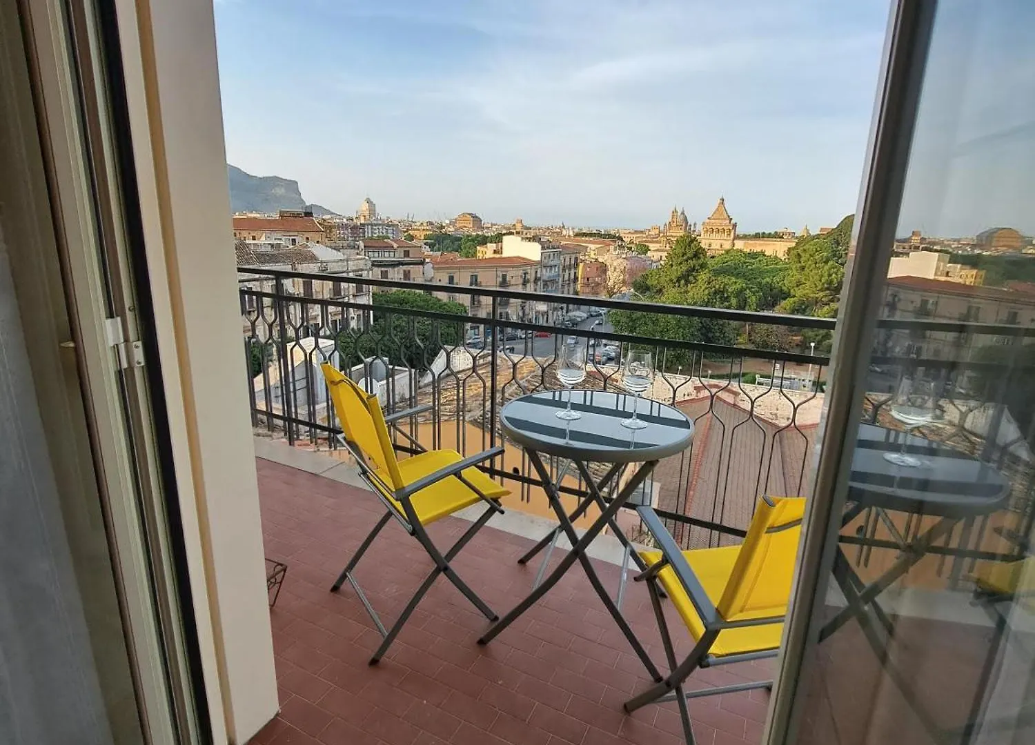 Skyline Palermo Apartment 0*,