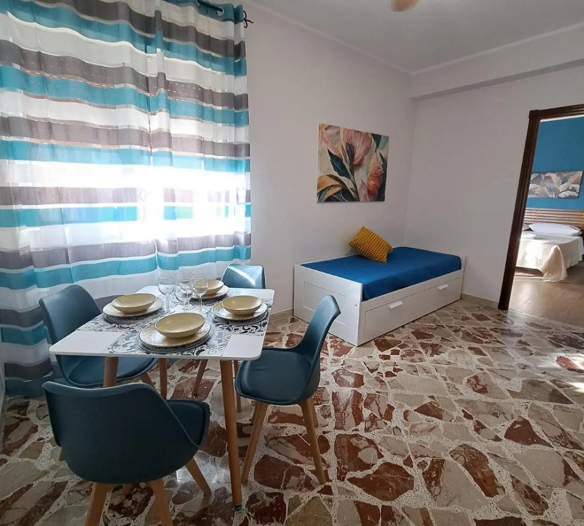 Skyline Palermo Apartment 0*,